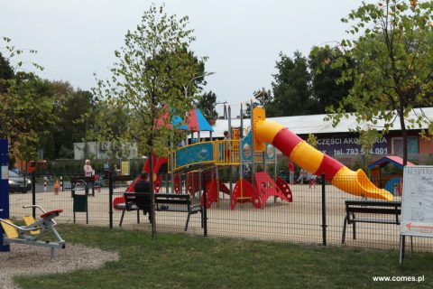 plac zabaw w Halinowie